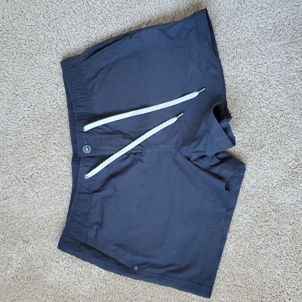Vuori ripstop shorts in charcol XL